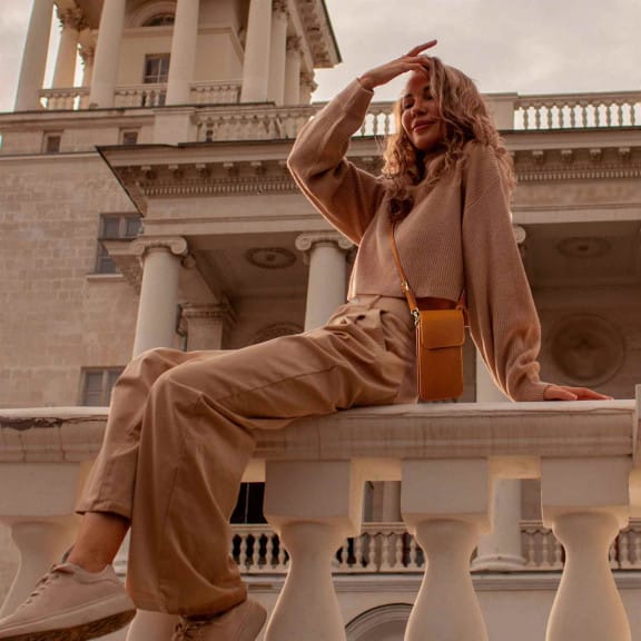 moex CitySling iPhone 15 Handytasche zum Umhängen – Weiteres Produktbild 5 moex CitySling iPhone 15 Handytasche zum Umhängen – Weiteres Produktbild 5