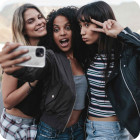 ONEFLOW Glitter Case iPhone 14 mit Glitzer Look – Produktbild 7