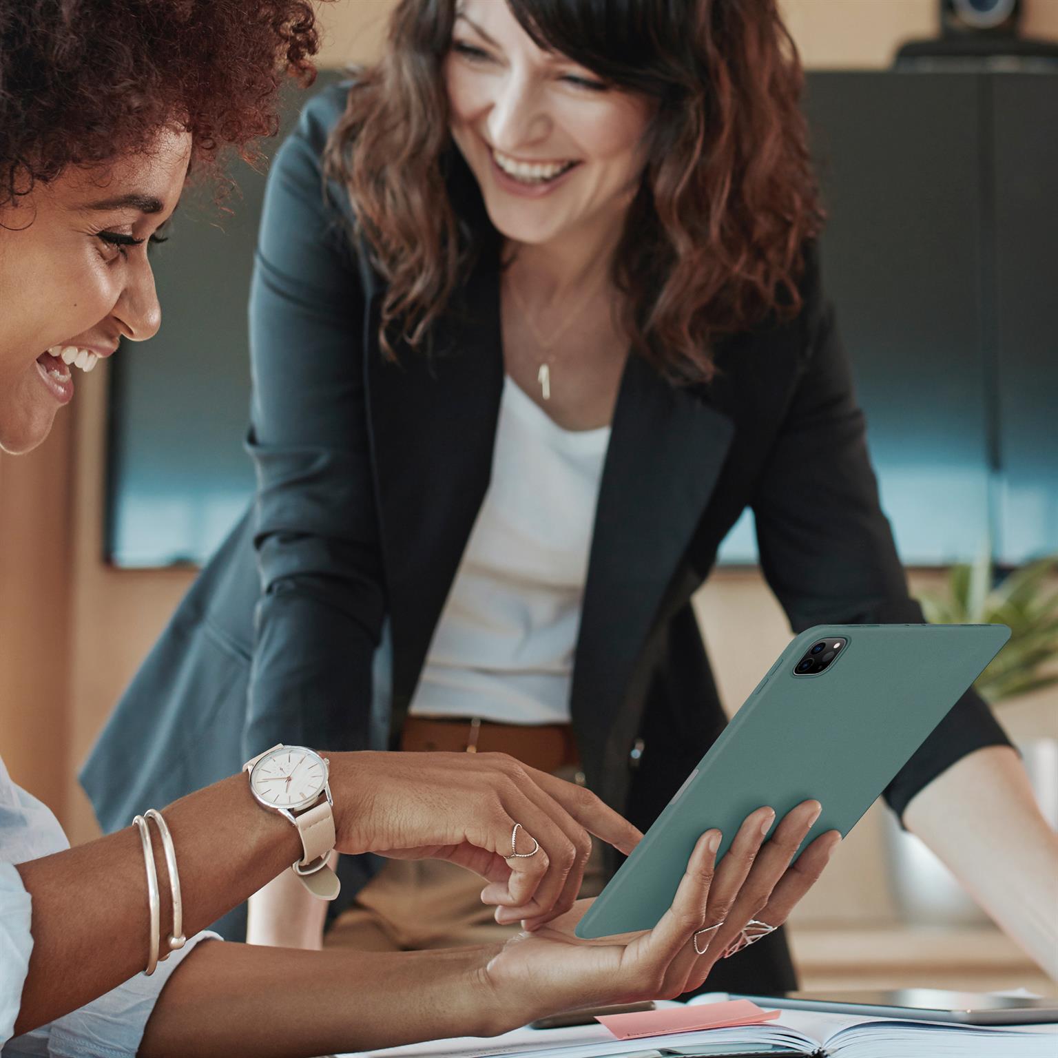 ONEFLOW Soft Case iPad Pro 11 (2022) Silikonhülle weich – Weiteres Produktbild 5