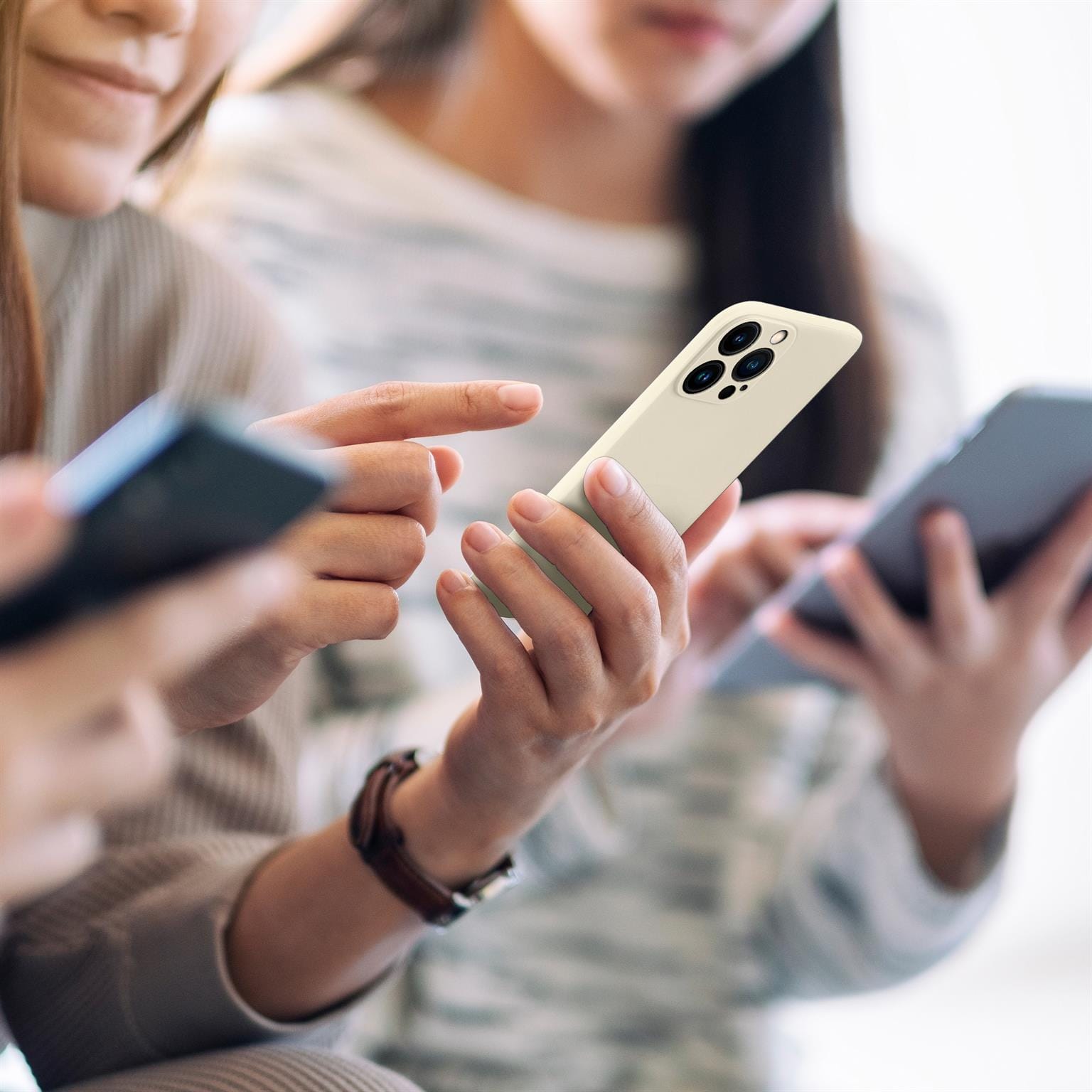 ONEFLOW Soft Case iPhone 14 Pro mit Kameraschutz – Weiteres Produktbild 6 ONEFLOW Soft Case iPhone 14 Pro mit Kameraschutz – Weiteres Produktbild 6