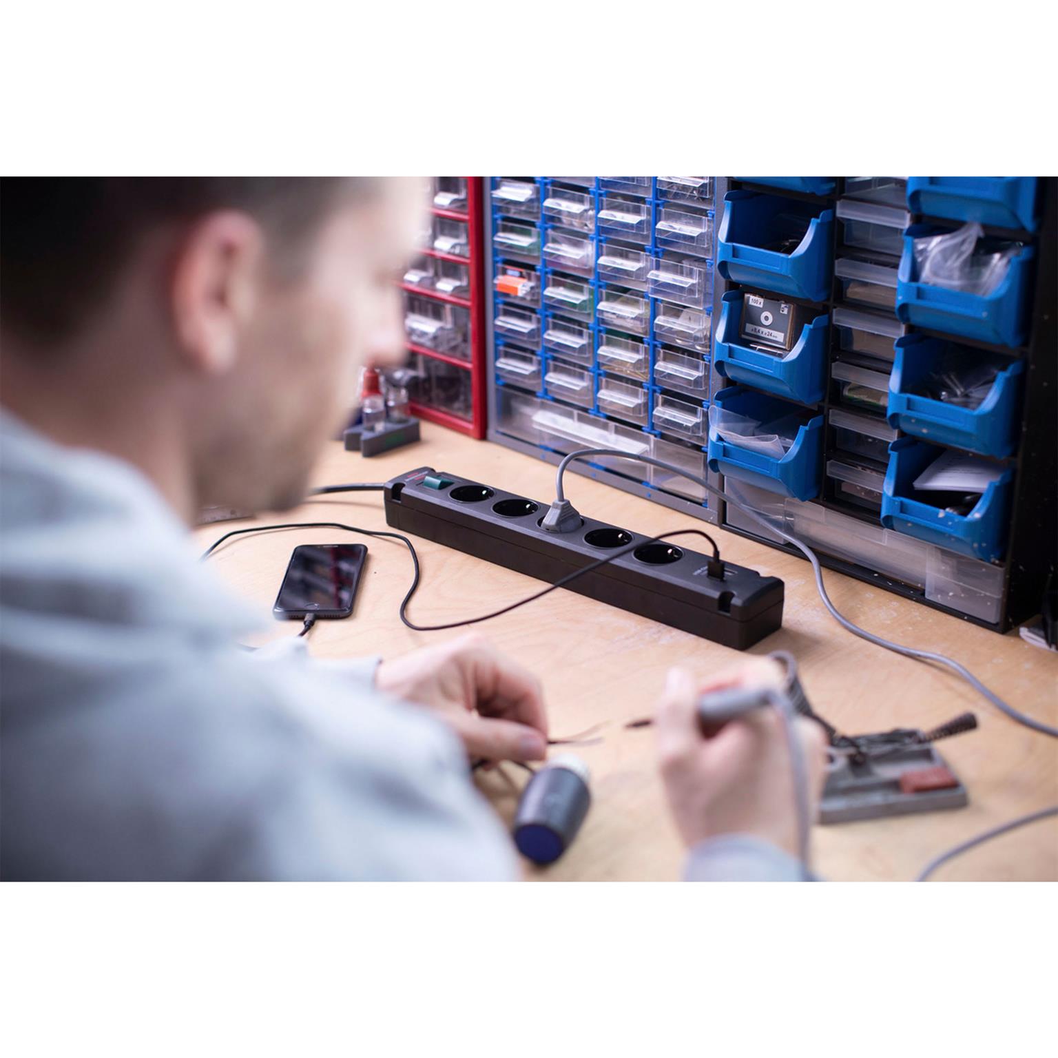 brennenstuhl Bremounta Steckdosenleiste 5-fach – Steckdosenleiste mit 2 USB-Anschlüssen, Schalter und 3m Kabel – Weiteres Produktbild 6 brennenstuhl Bremounta Steckdosenleiste 5-fach – Steckdosenleiste mit 2 USB-Anschlüssen, Schalter und 3m Kabel – Weiteres Produktbild 6