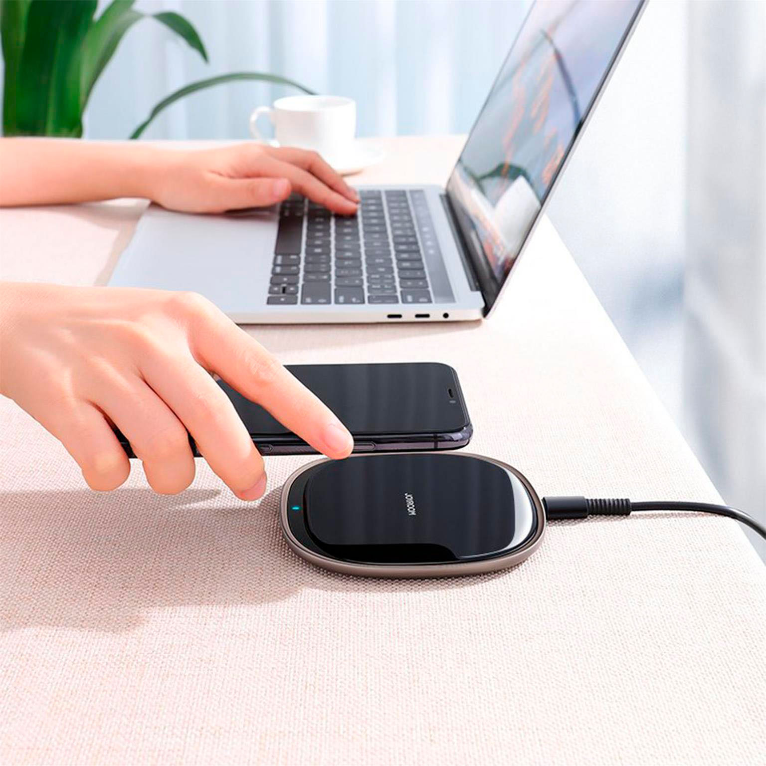 Joyroom Qi-Ladegerät 15W – kabellose Ladestation mit USB-C Eingang, Induktionsladegerät für Qi-Geräte – Weiteres Produktbild 2