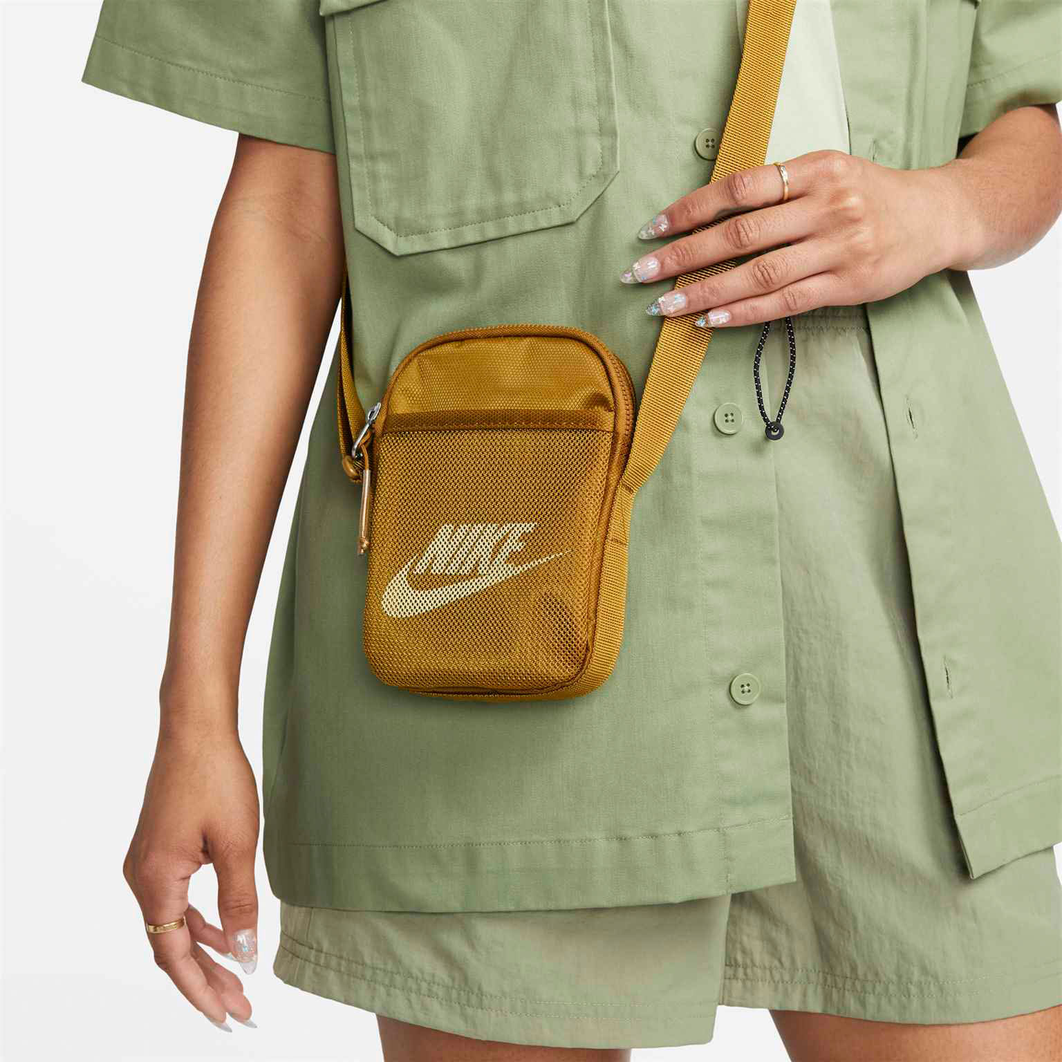 Nike Heritage Crossbody Bag – Leichte Freizeit Umhängetasche mit vielen Taschen, für den Alltag – Weiteres Produktbild 6 Nike Heritage Crossbody Bag – Leichte Freizeit Umhängetasche mit vielen Taschen, für den Alltag – Weiteres Produktbild 6