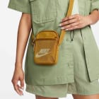 Nike Heritage Crossbody Bag – Leichte Freizeit Umhängetasche mit vielen Taschen, für den Alltag – Weiteres Produktbild 6