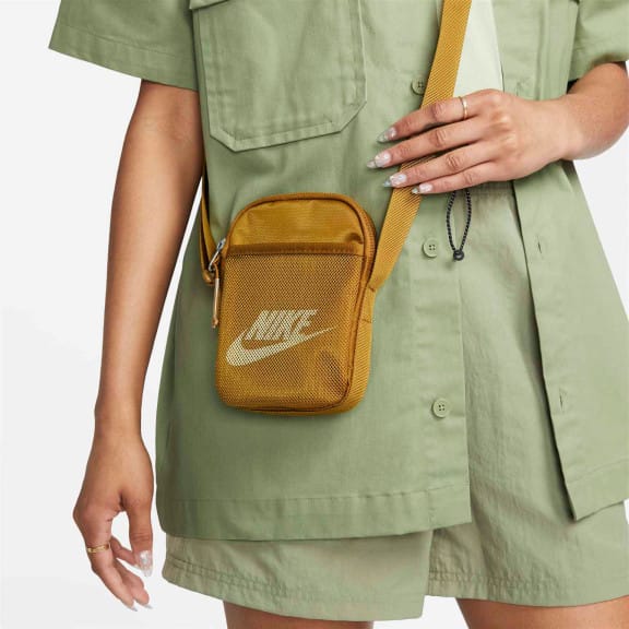 Nike Heritage Crossbody Bag – Leichte Freizeit Umhängetasche mit vielen Taschen, für den Alltag – Weiteres Produktbild 6 Nike Heritage Crossbody Bag – Leichte Freizeit Umhängetasche mit vielen Taschen, für den Alltag – Weiteres Produktbild 6