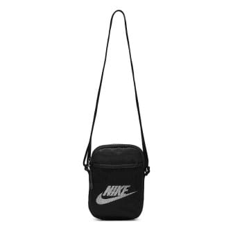 Nike Heritage Crossbody Bag – Leichte Freizeit Umhängetasche mit vielen Taschen, für den Alltag – Black, White Nike Heritage Crossbody Bag – Leichte Freizeit Umhängetasche mit vielen Taschen, für den Alltag – Black, White