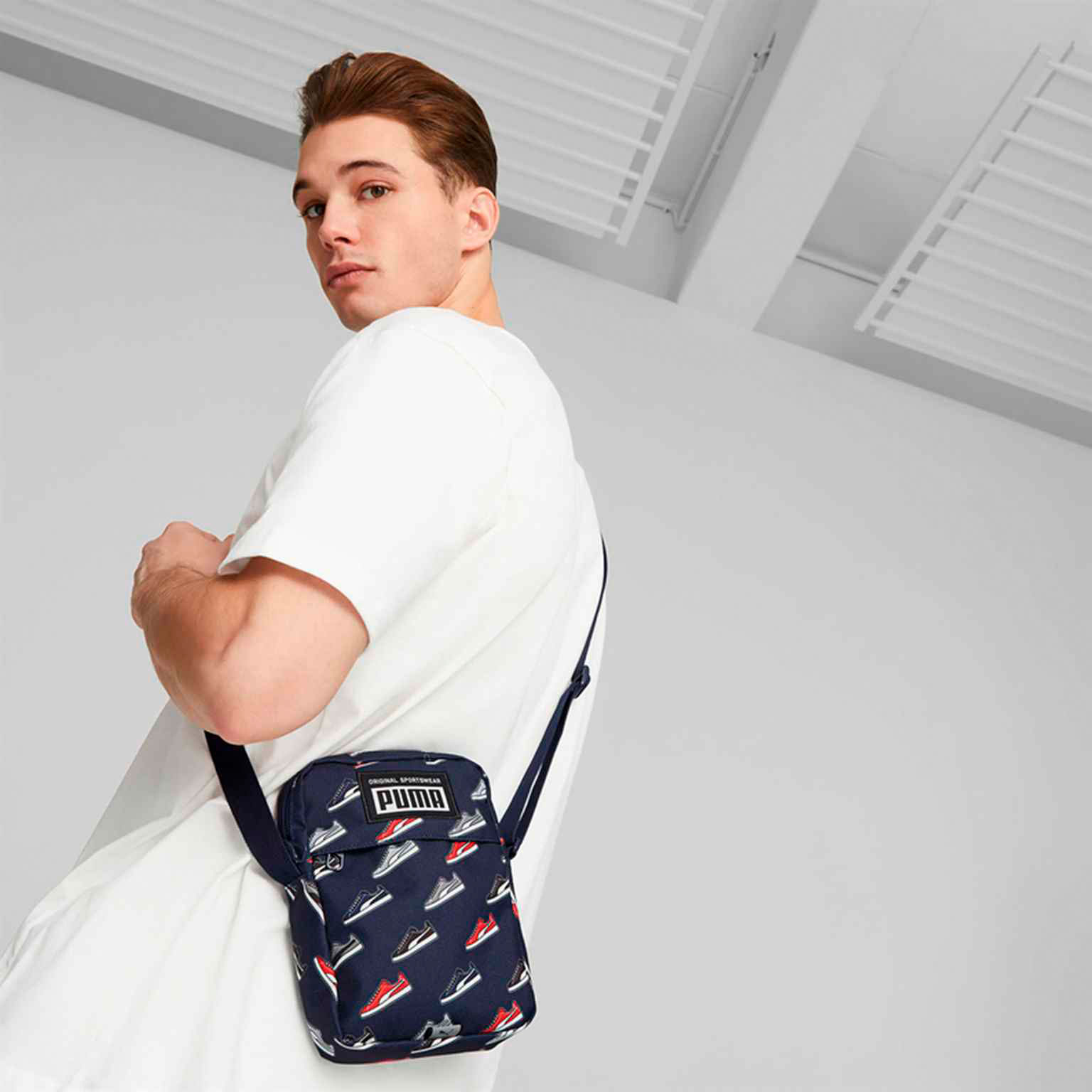 Puma Academy Portable – Sportliche Umhängetasche, Hauptfach mit Reißverschluss und Fronttasche – Weiteres Produktbild 3 Puma Academy Portable – Sportliche Umhängetasche, Hauptfach mit Reißverschluss und Fronttasche – Weiteres Produktbild 3