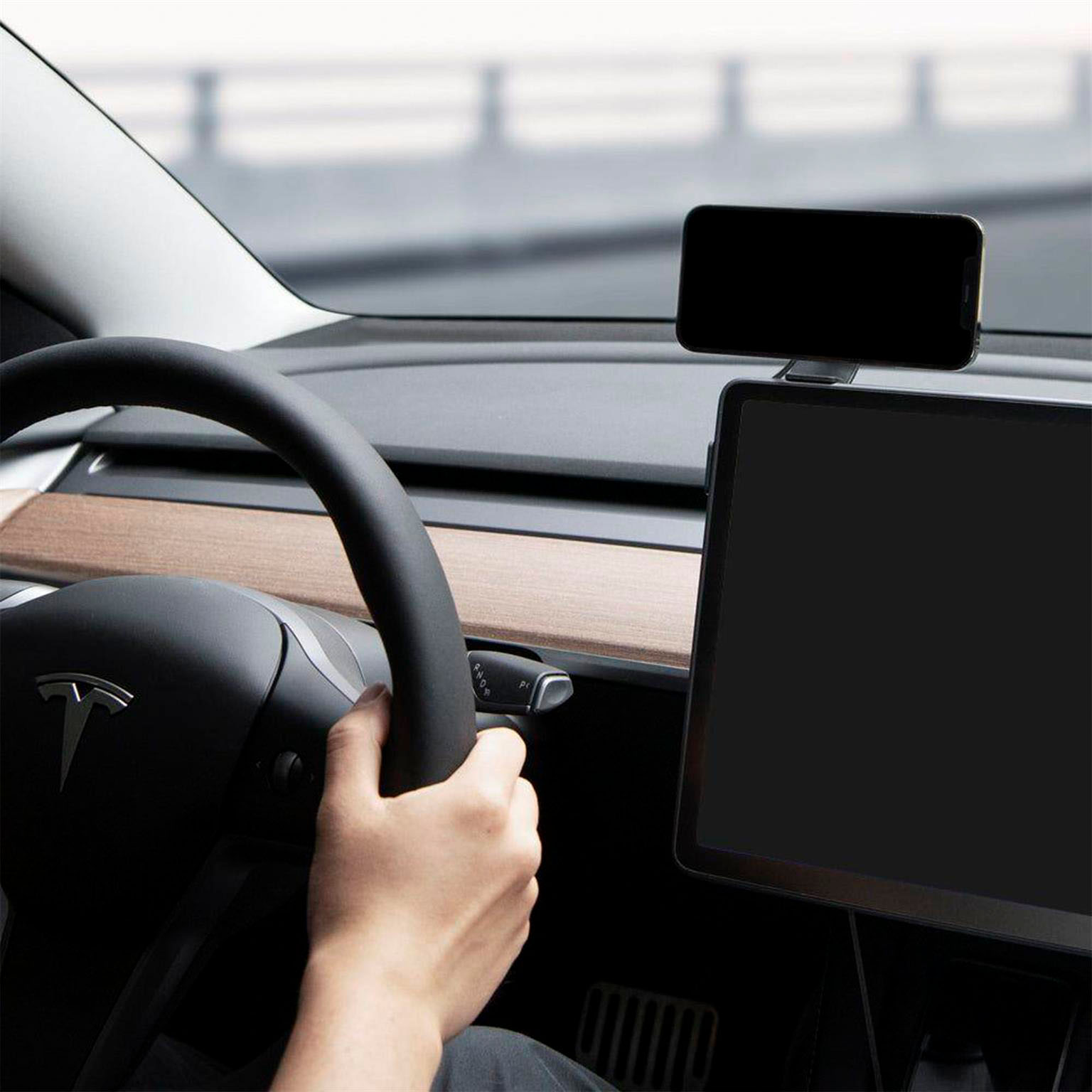 Spigen Tesla OneTap Pro Wireless Screen Car Mount – Komfort und Technologie für Tesla Model 3, S, X, Y – Weiteres Produktbild 4