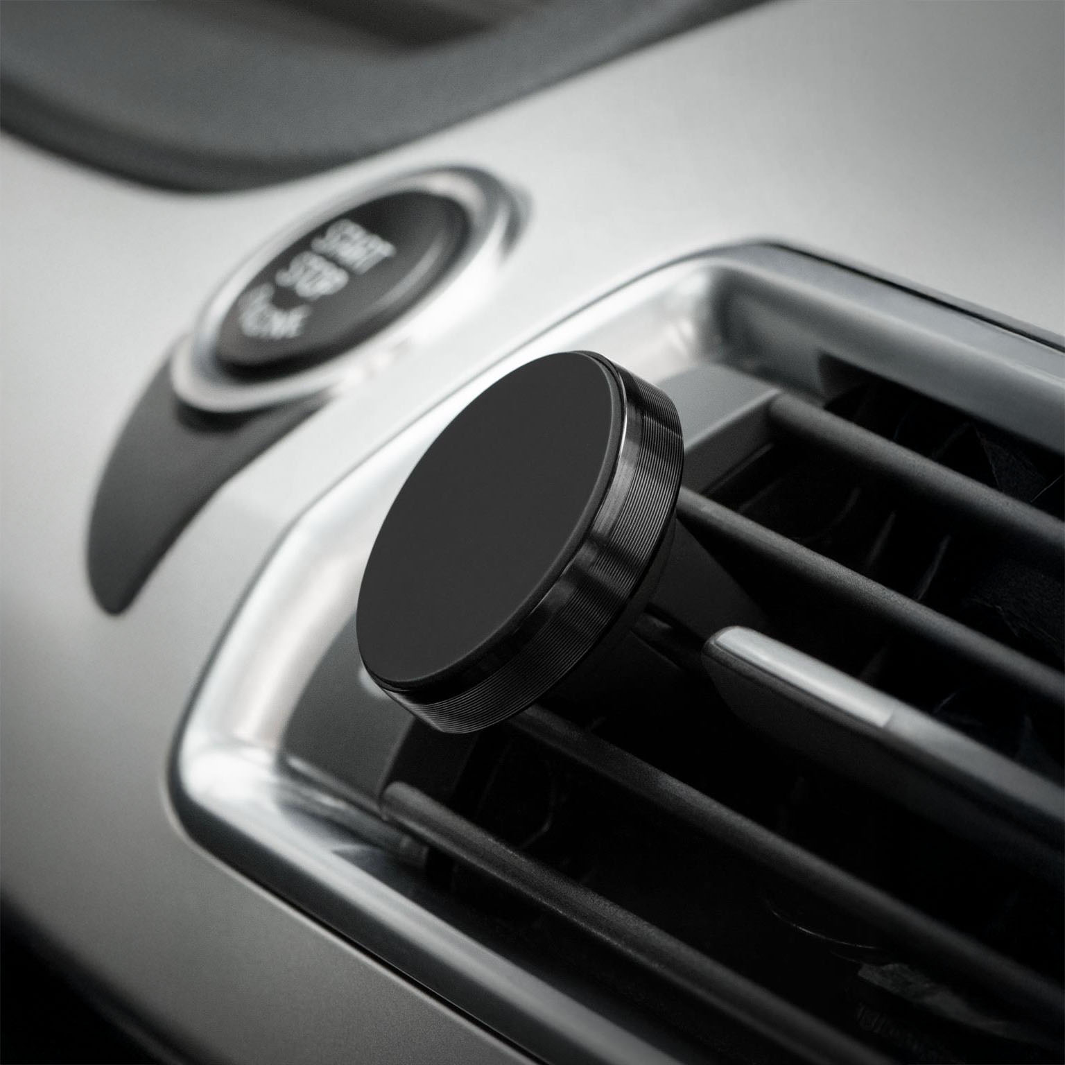 ONEFLOW Auto-Handyhalterung Magnet für Lüftung klein – Plug Grip – undefined